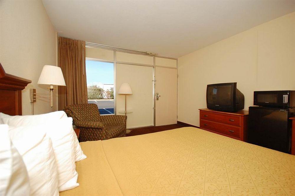 Quality Inn & Suites Conference Center Томасвилл Экстерьер фото