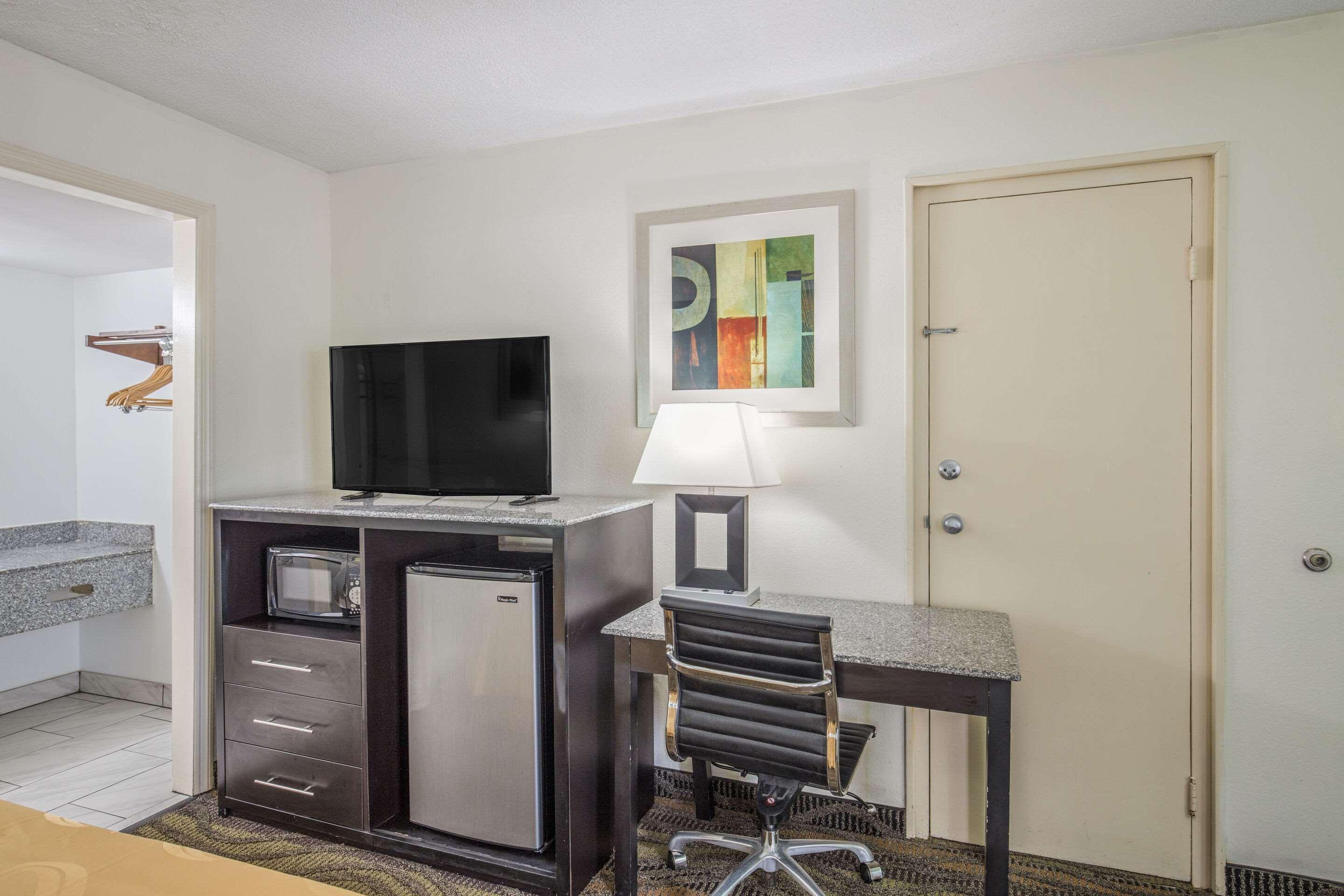 Quality Inn & Suites Conference Center Томасвилл Экстерьер фото