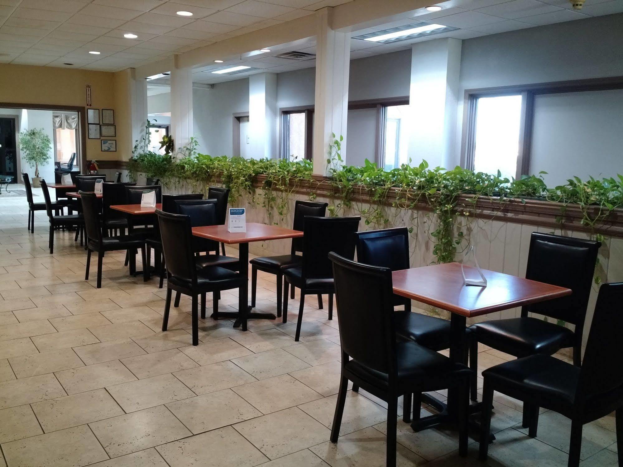 Quality Inn & Suites Conference Center Томасвилл Экстерьер фото